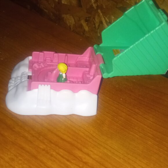 Vintage 1995 Bluebird Polly Pocket Christmas Winter Cabin - Picture 4 of 10